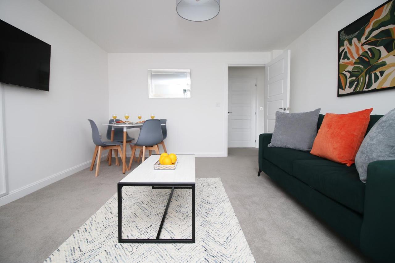 No 43 Stadium Views By Ssw - 2Br, Parking, Sleeps 4, 3Min Walk To Stadium, 10Min Drive To City Centre, Marina And Close To M4 Morriston Zewnętrze zdjęcie