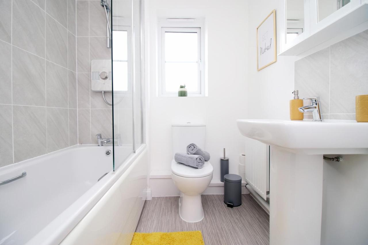 No 43 Stadium Views By Ssw - 2Br, Parking, Sleeps 4, 3Min Walk To Stadium, 10Min Drive To City Centre, Marina And Close To M4 Morriston Zewnętrze zdjęcie
